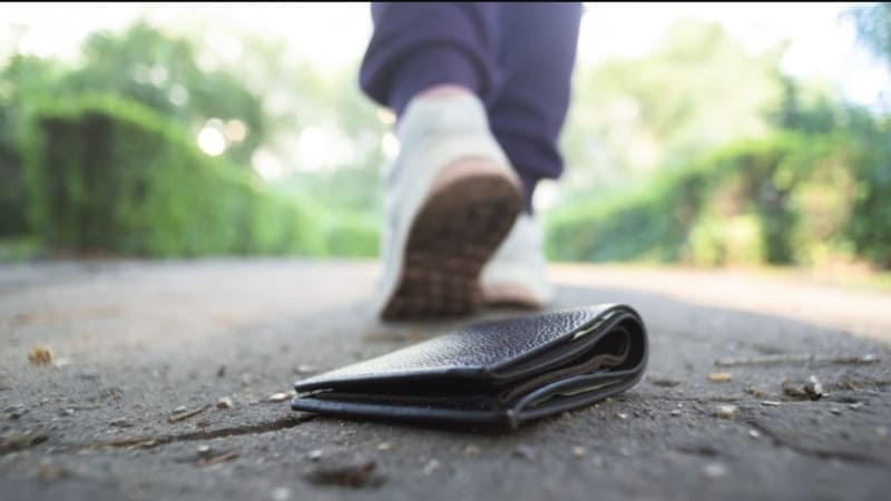 Chi tiết các trường hợp mơ thấy mất ví tiền và con số may mắn